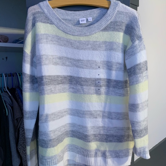 Gap Women’s Medium Crewneck Sweater - Picture 2 of 4